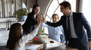 ¿Cómo elevar el compromiso laboral en tu empresa?