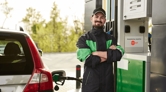 ¿Cómo controlo el exceso de carga de combustible?