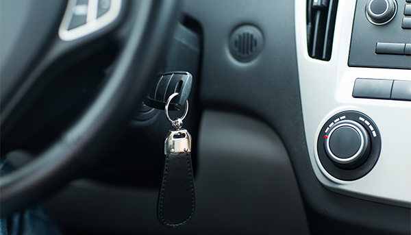 no dejar el motor en marcha innecesariamente