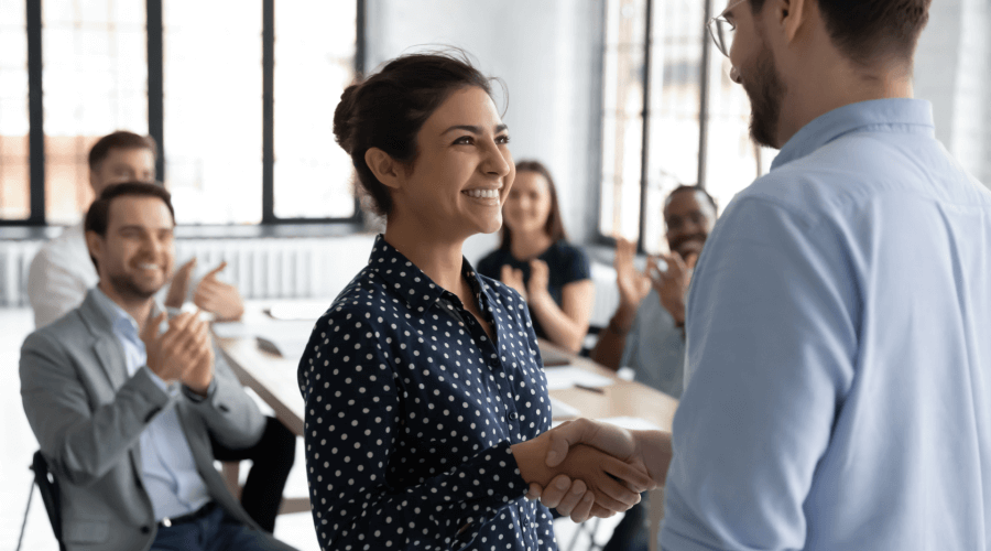 ofreces-oportunidades-de-crecimiento-profesional-dentro-de-tu-negocio
