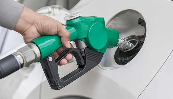 llenar-el-tanque-de-gasolina-por-completo