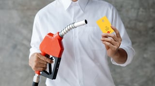 ¿Cómo funcionan los vales de gasolina deducibles?