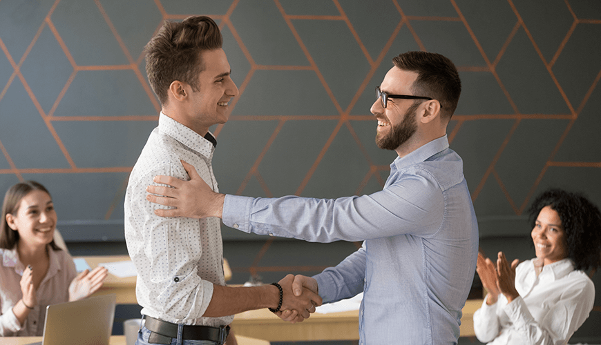 Jefe promueve el desarrollo profesional de sus colaboradores