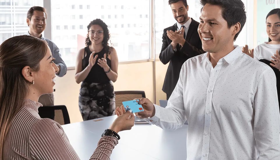 Tarjetas de regalo para incentivar a tus empleados