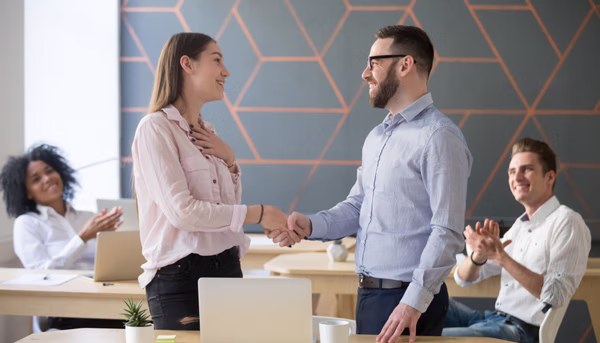 ventajas-de-otorgar-beneficios-a-empleados-